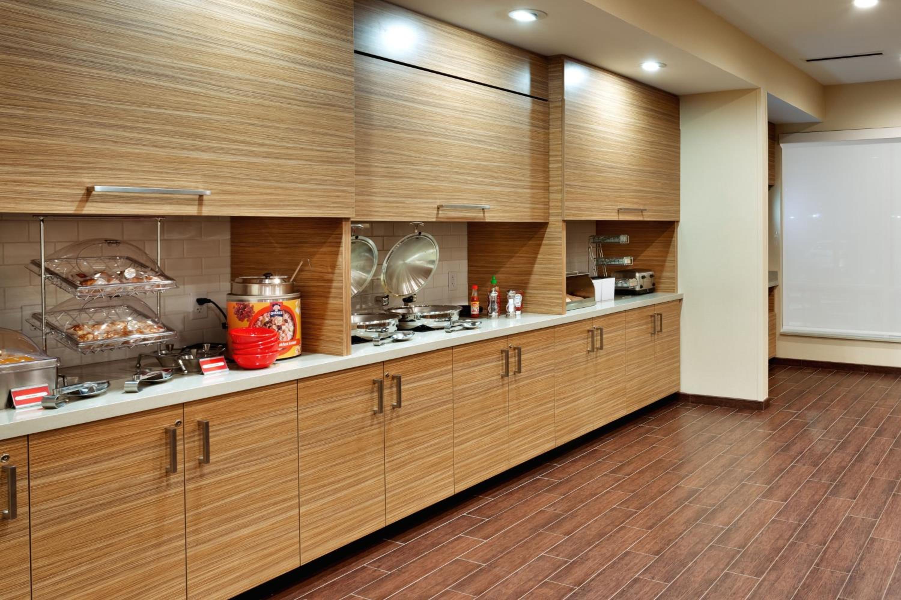 Clovis Vacations - TownePlace Suites by Marriott Clovis - Property Image 9
