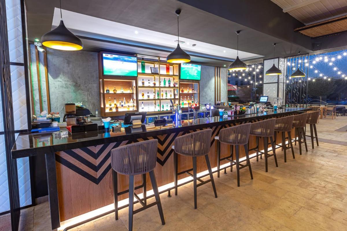 bar