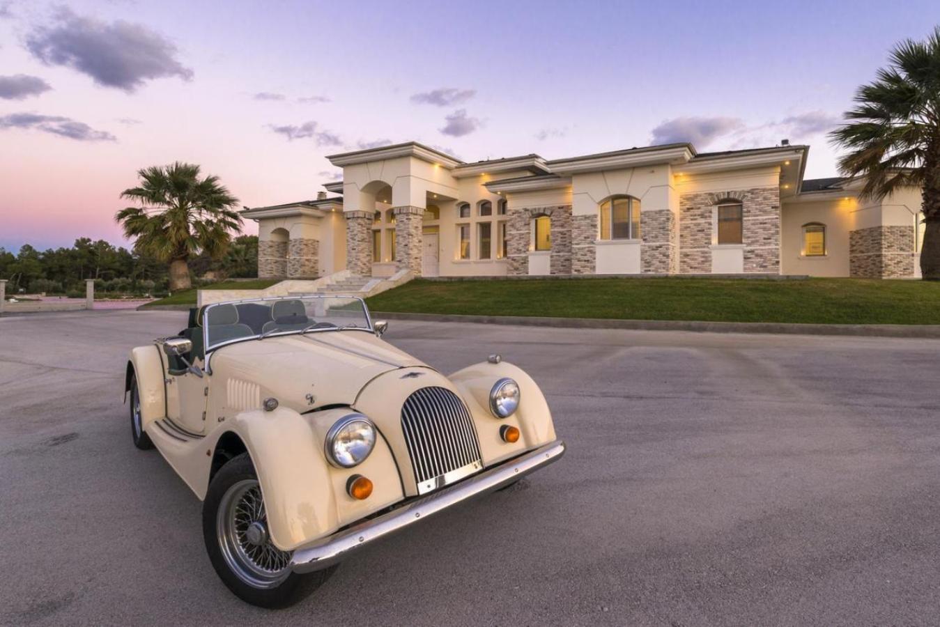 Crown Royal Luxury Villa Estates view 3