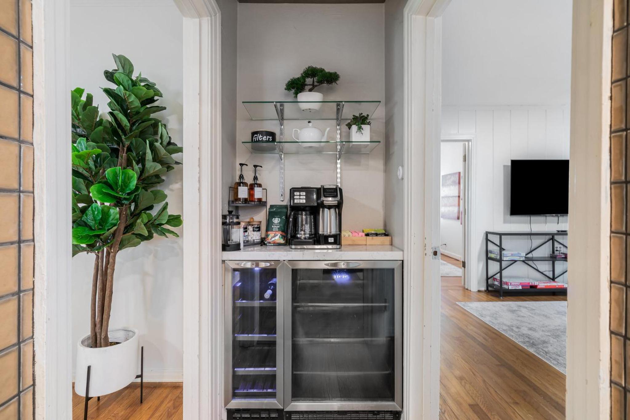 Sunset House - Luxury Pool and Hot Tub Retreat - Property Image 3