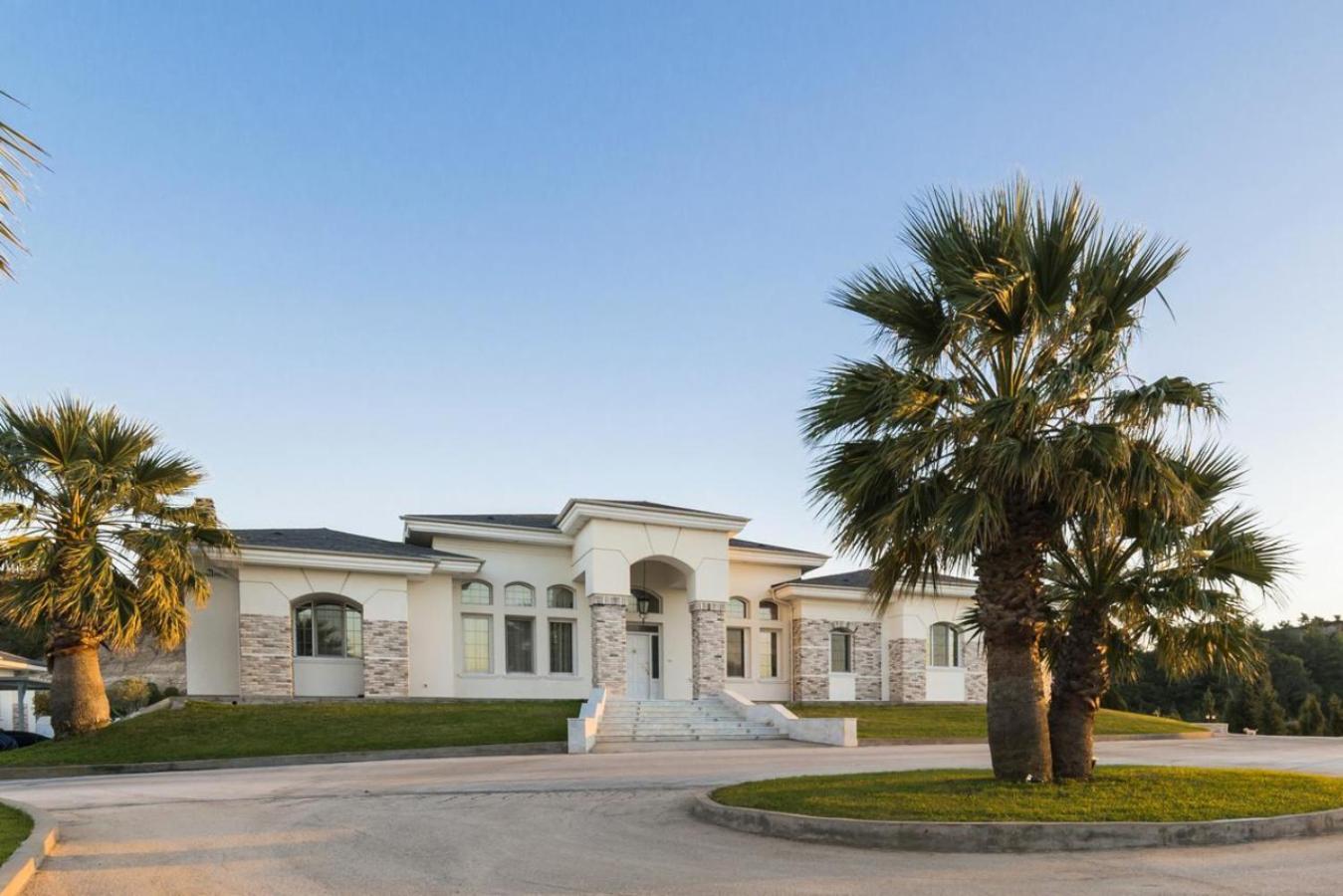 Crown Royal Luxury Villa Estates view 4
