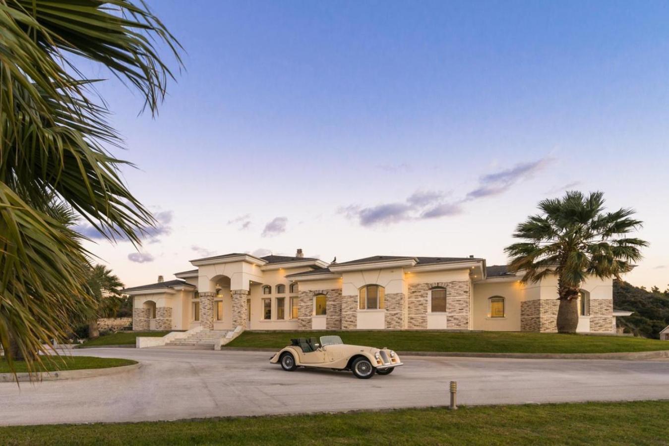 Crown Royal Luxury Villa Estates view 2