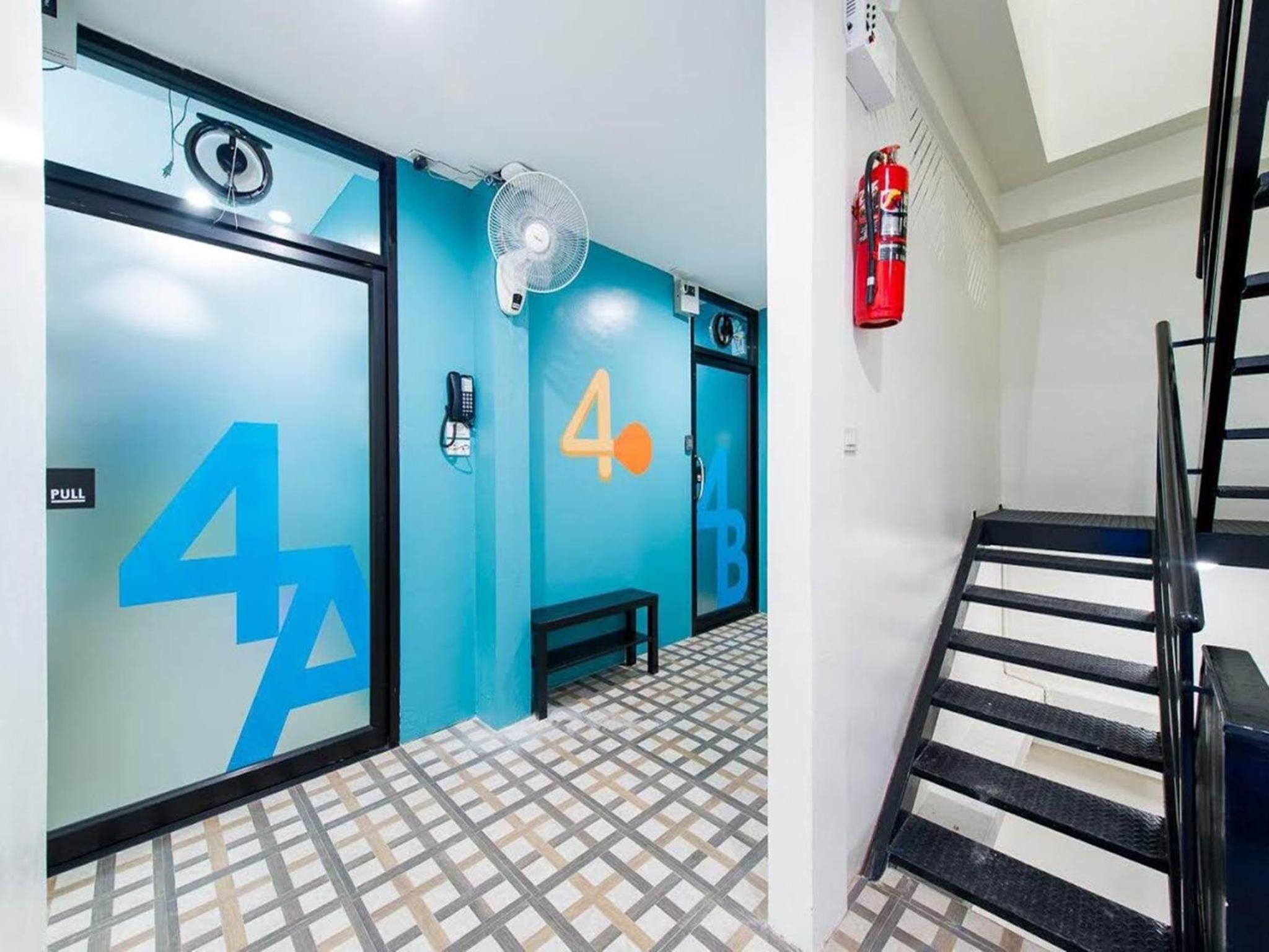 Matchbox Bangkok Hostel