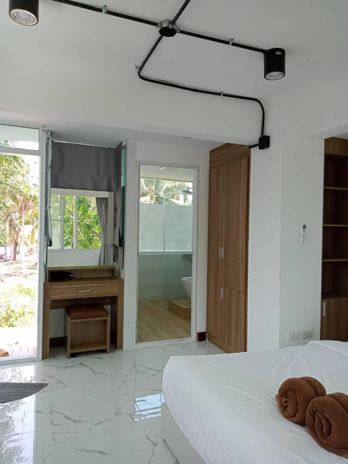 Baanmontra Beach Resort - Bankrut