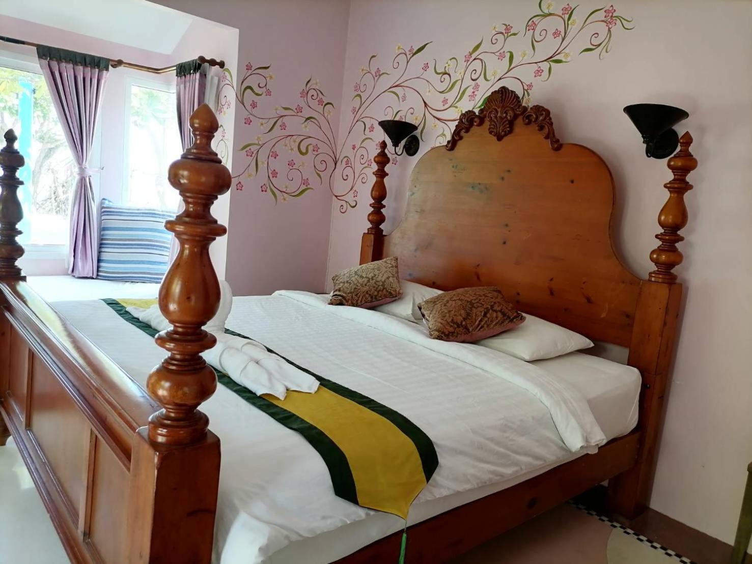 Baanmontra Beach Resort - Bankrut