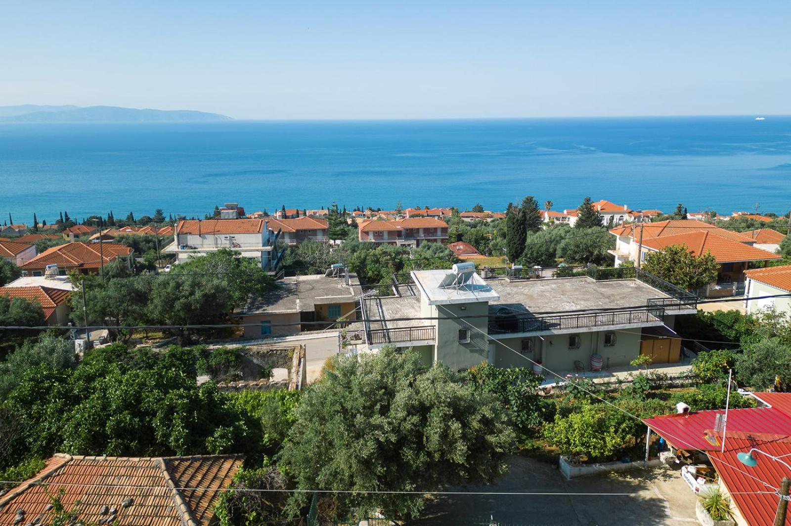 Lakis Residence