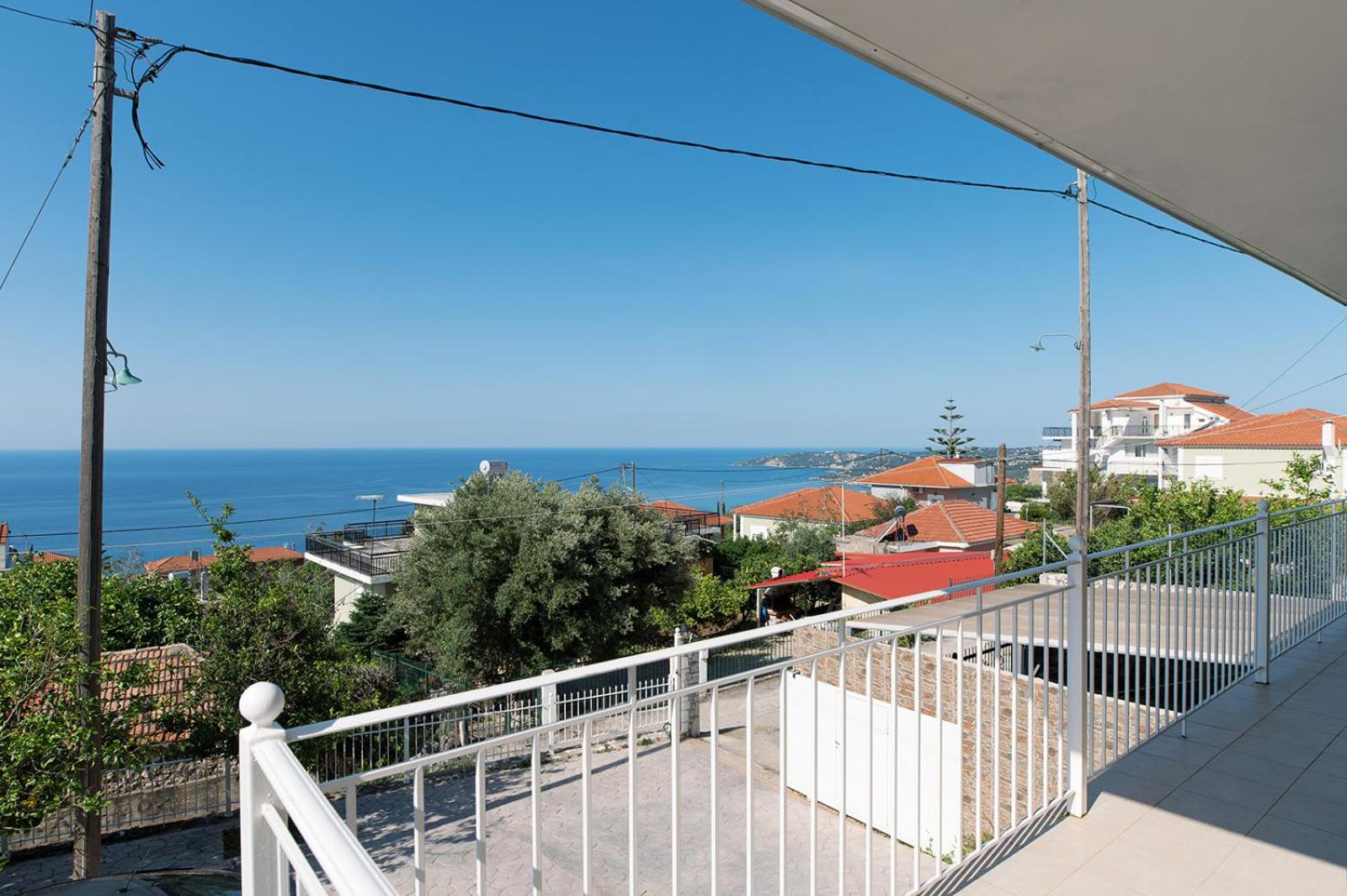 Lakis Residence