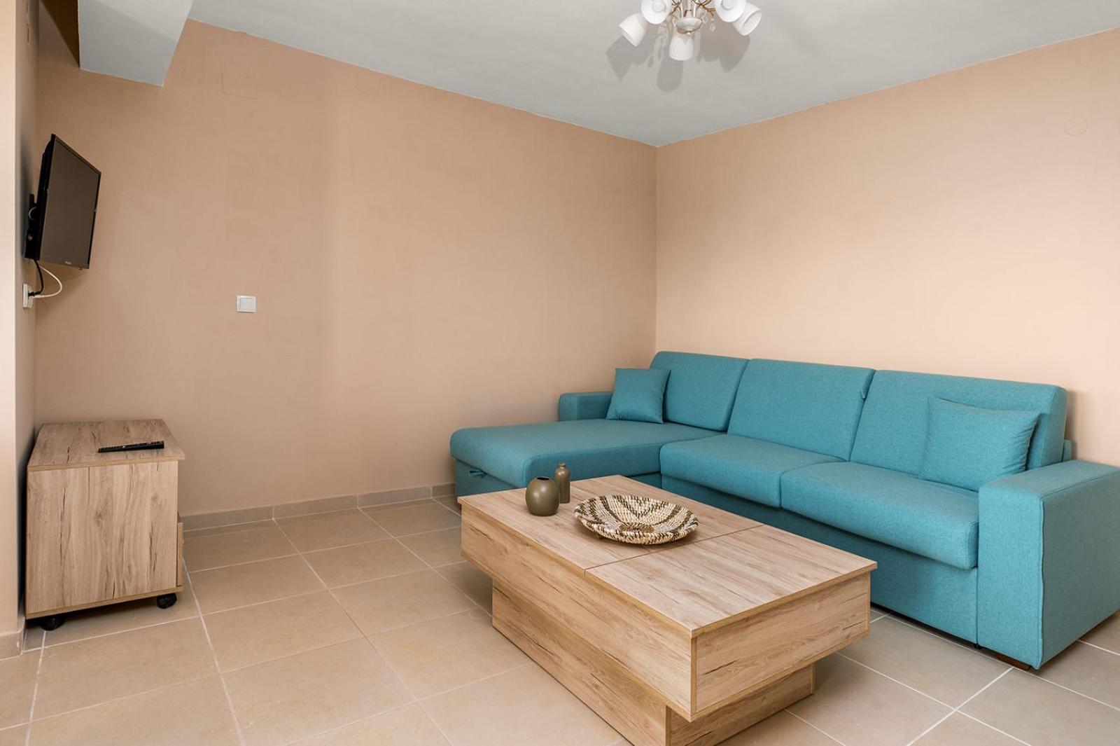 Lakis Residence