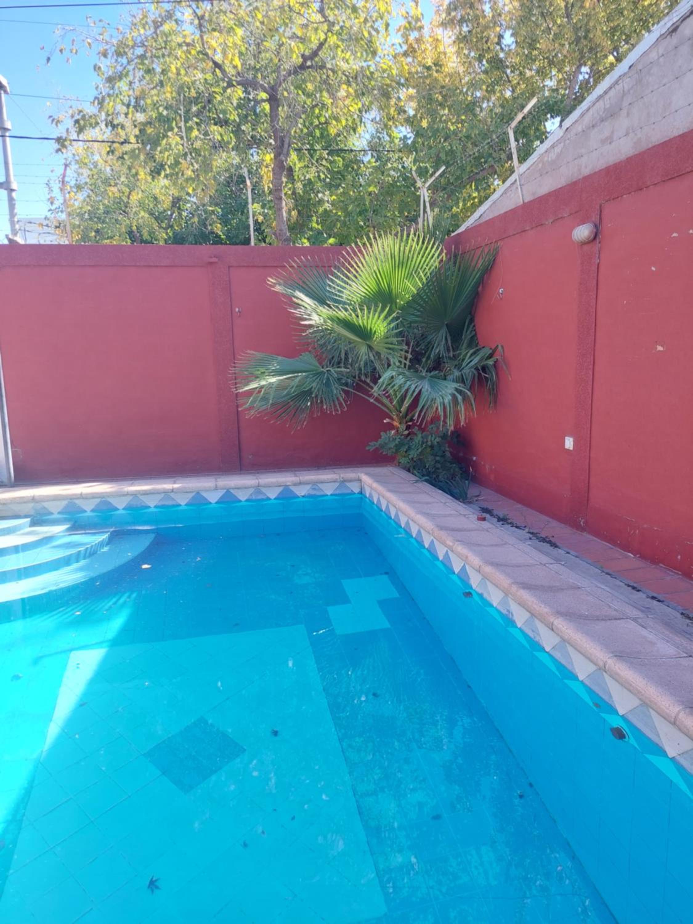 Habitación con baño privado y estacionamiento