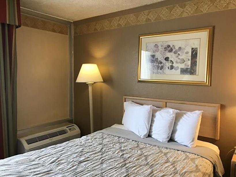 Farmington Vacations - Brentwood Inn  Garden - Property Image 3