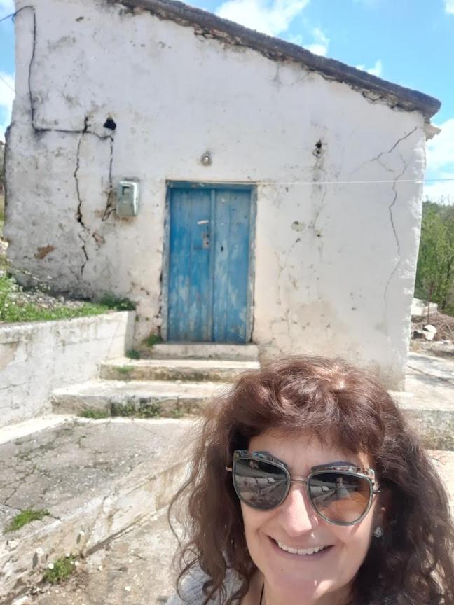 THE ROCK HOUSE - Beautiful countryside with mandarins oranges and olive trees,. Near Limassol at Eptagonia village.