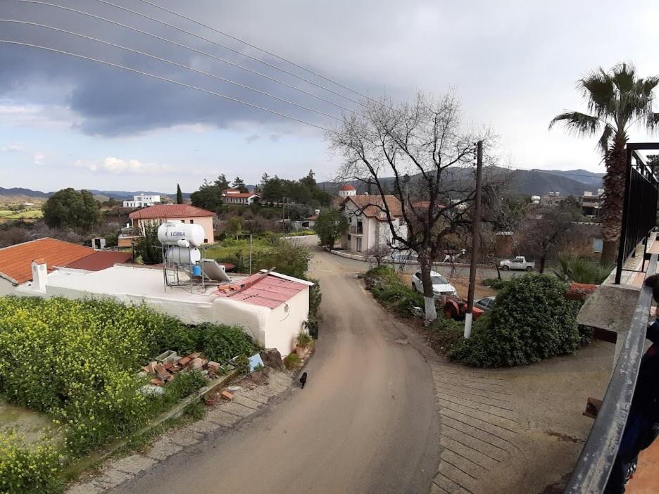 THE ROCK HOUSE - Beautiful countryside with mandarins oranges and olive trees,. Near Limassol at Eptagonia village.