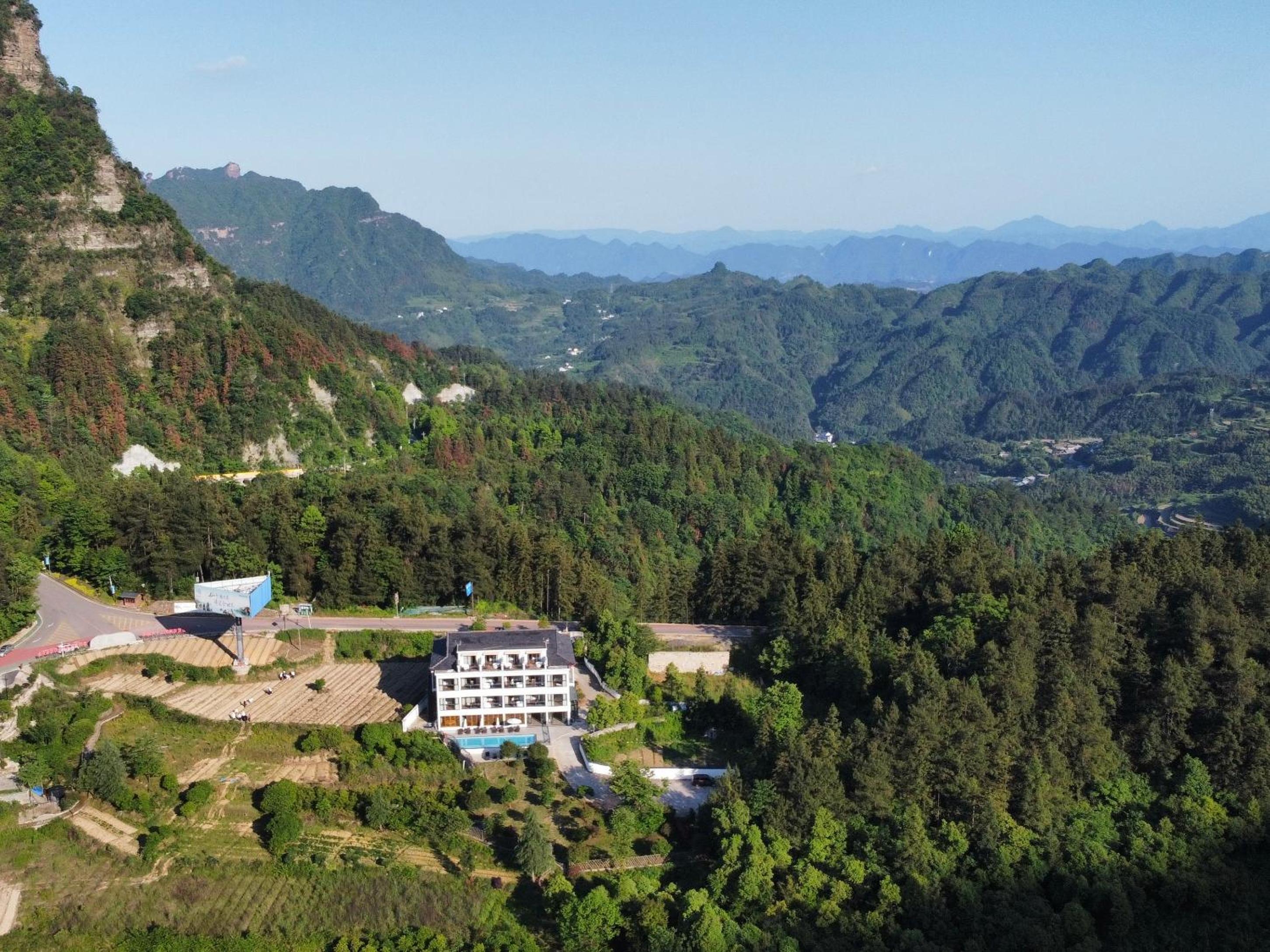 Zhangjiajie National Park Nvue Resorts