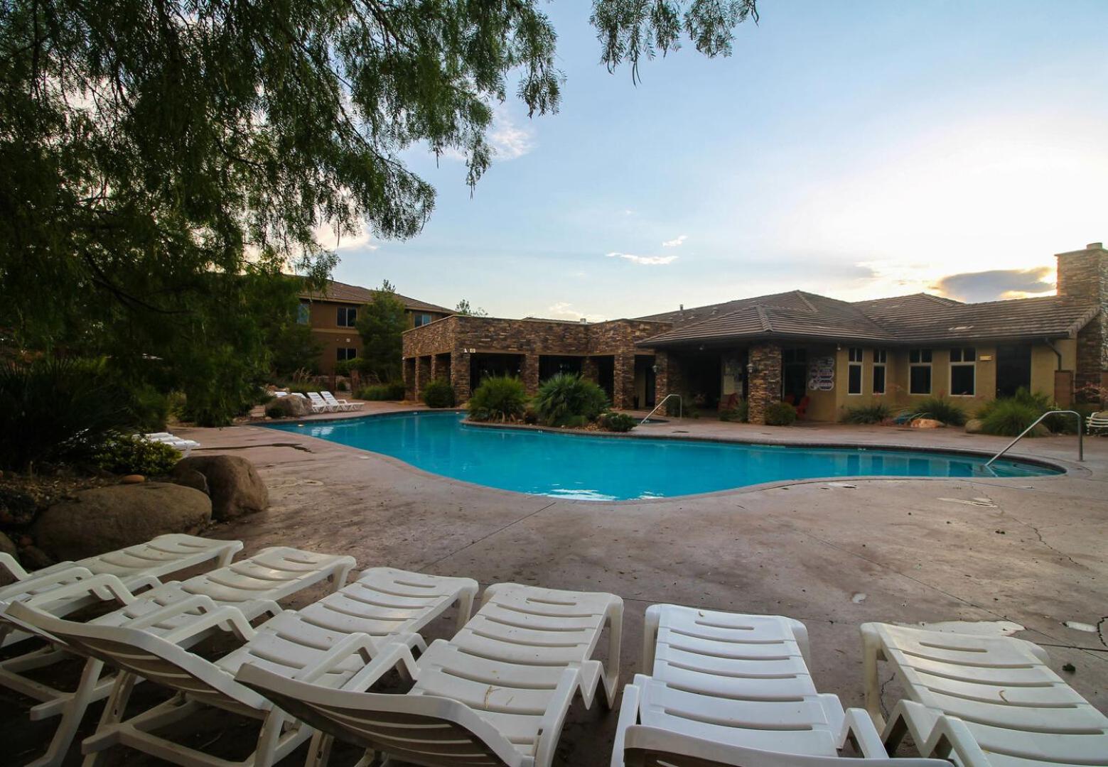 B9 Zion National Park Rental Top Floor 2-bedroom Hillside View view 2