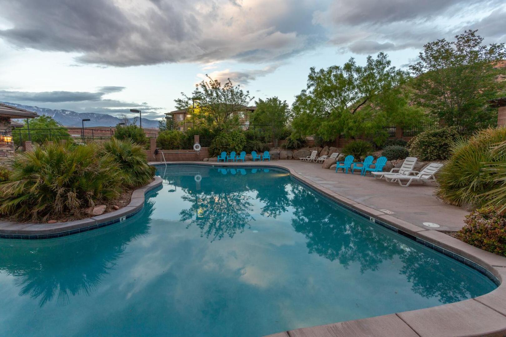 B9 Zion National Park Rental Top Floor 2-bedroom Hillside View view 3