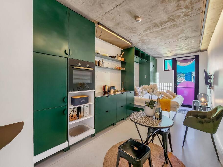 Vibrant Studio in City Centre view 2