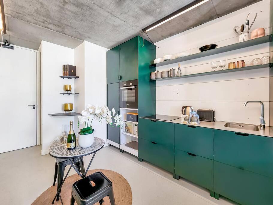 Vibrant Studio in City Centre view 5