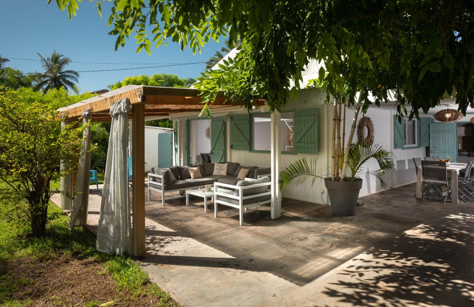 Jolie CASE CREOLE, LAGON à pied, Jardin