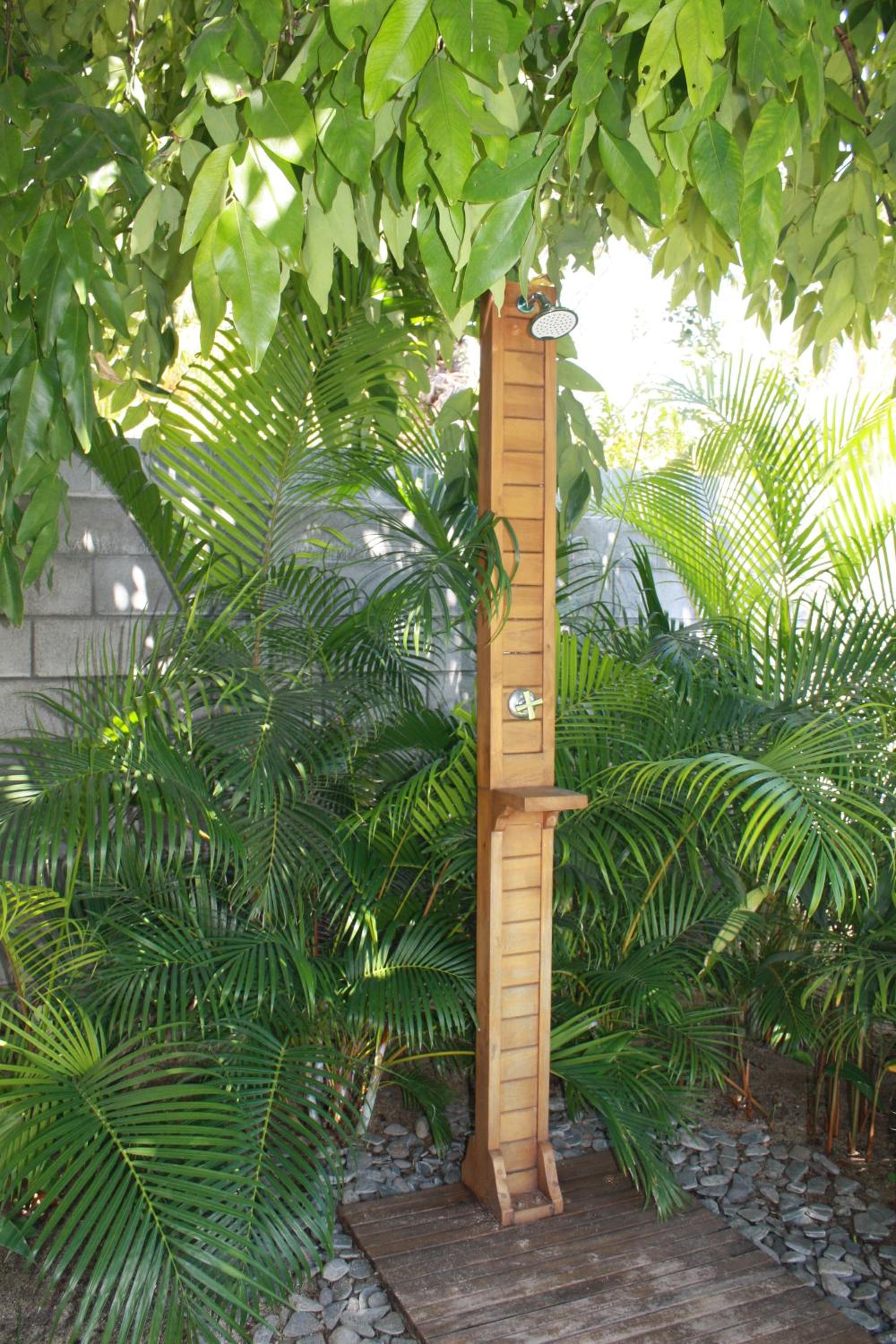 Jolie CASE CREOLE, LAGON à pied, Jardin