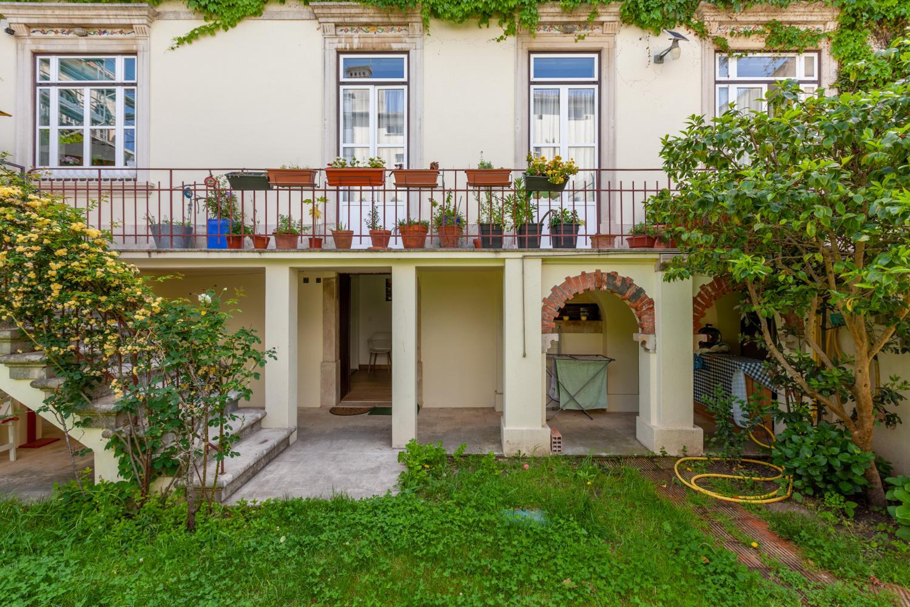 Coimbra Vacations - Sky Accommodations Rome Studio - Property Image 5