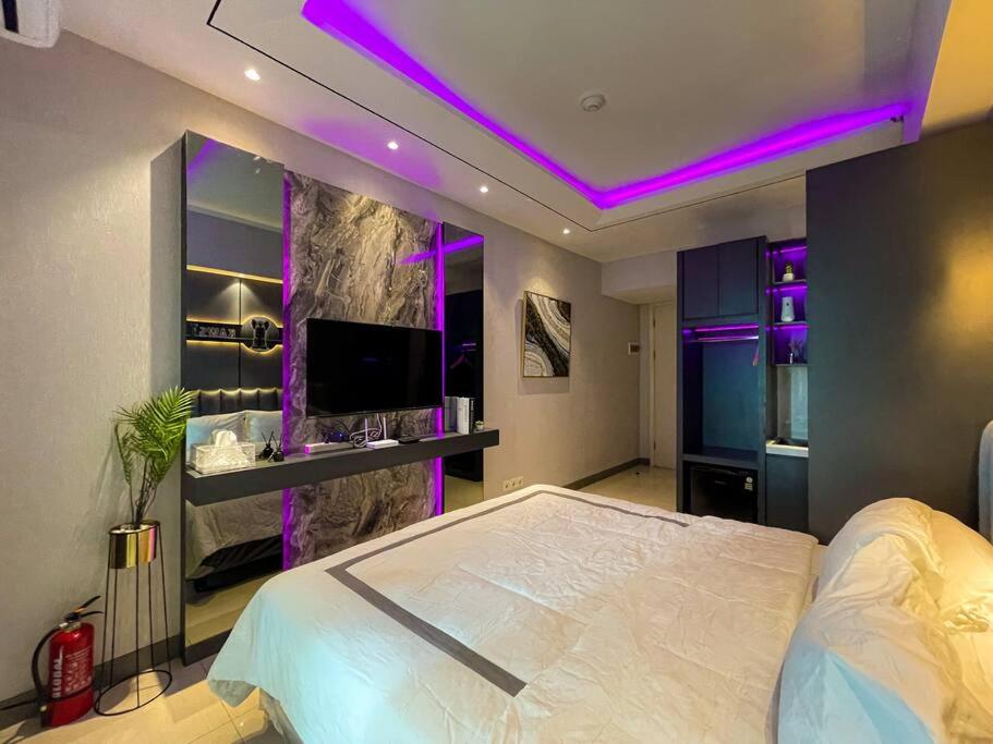 Monochrome La Casa IV at Anderson view 3