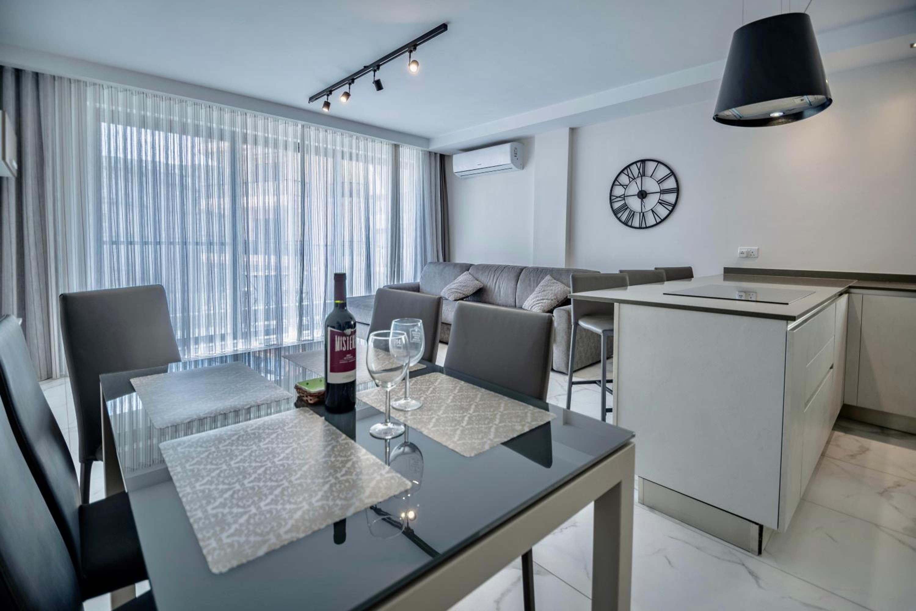 Seaside Luxury Apartment photo 4
