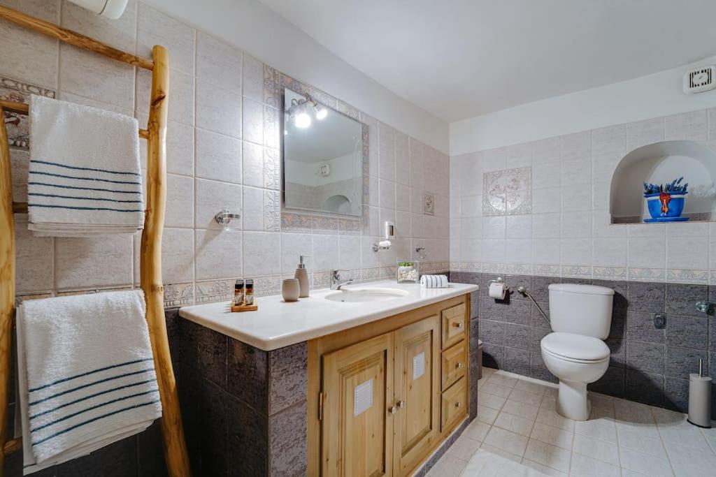 Star Cactus Traditional Cave Suite with Jacuzzi view 3