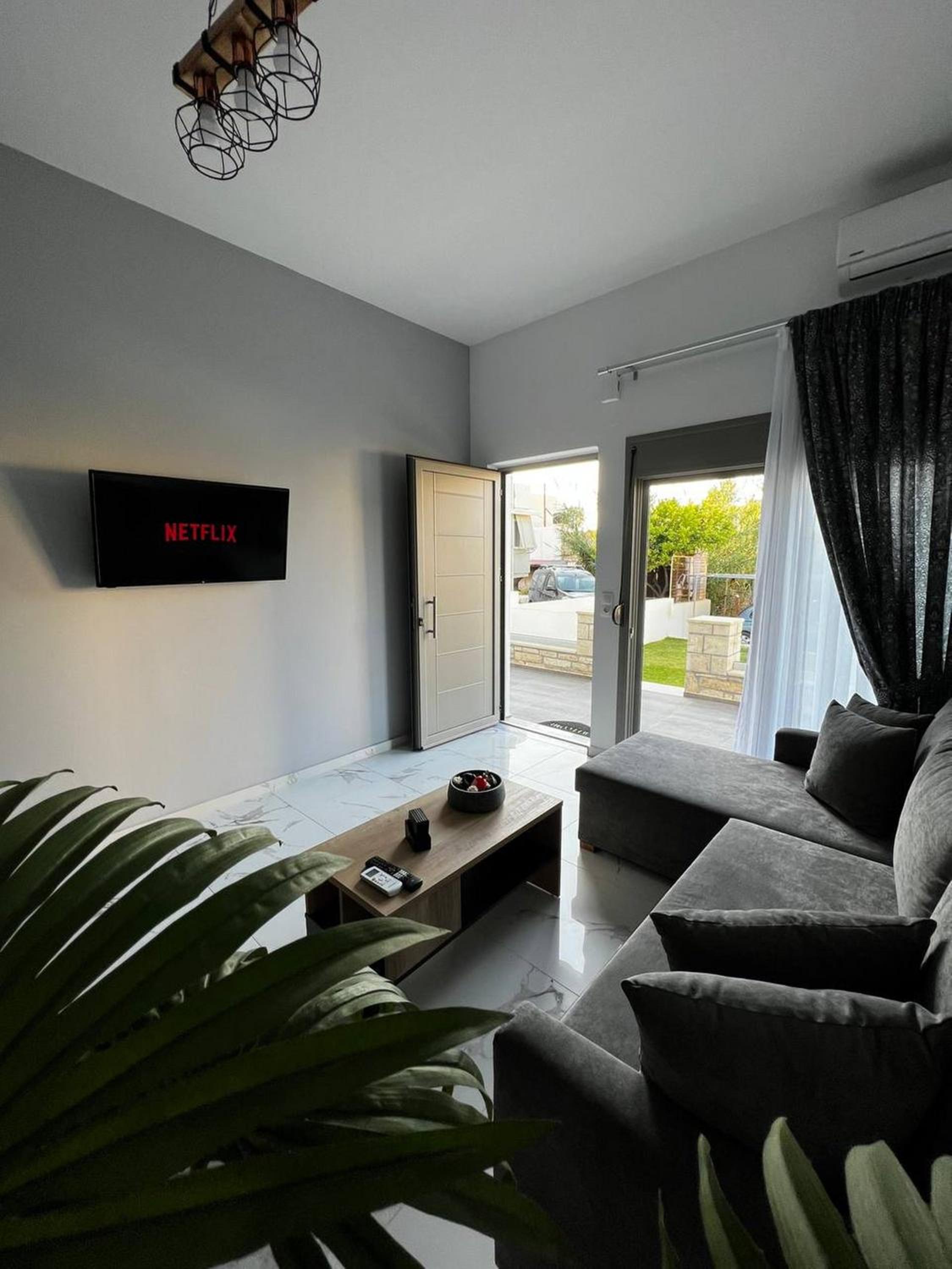 3A Seaside Luxury Suite view 4