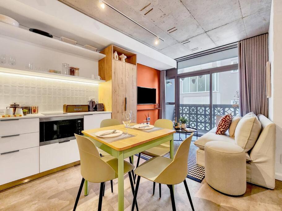 Stylish studio with Pool Access view 5