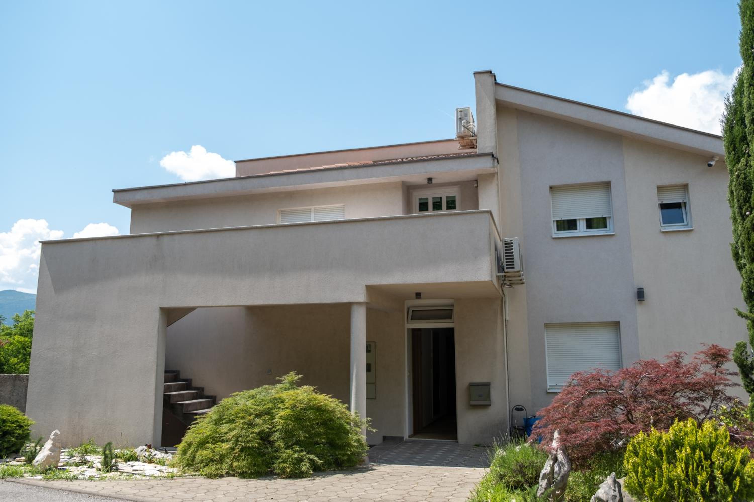 Villa Mir
