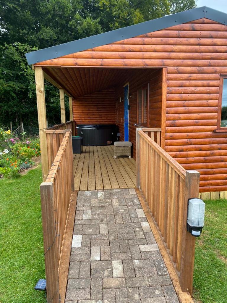 Stroud Vacations - Cherry Tree Glamping - Property Image 9