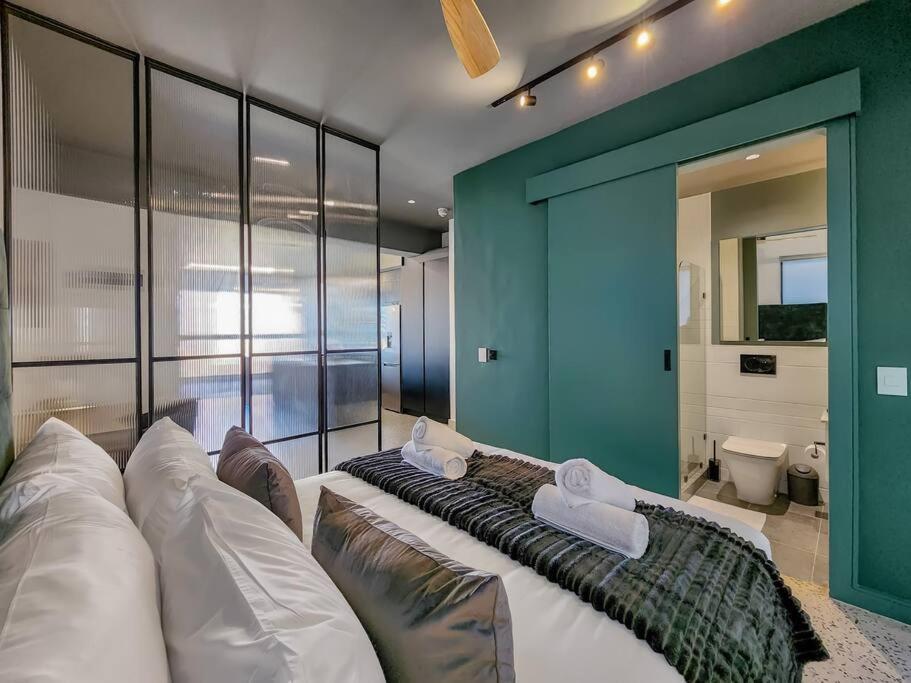 Captivating Apartment with City and Mountain Views view 2