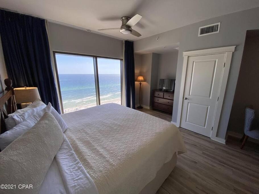 Beautiful Beach Condo - luxury living at its best view 4