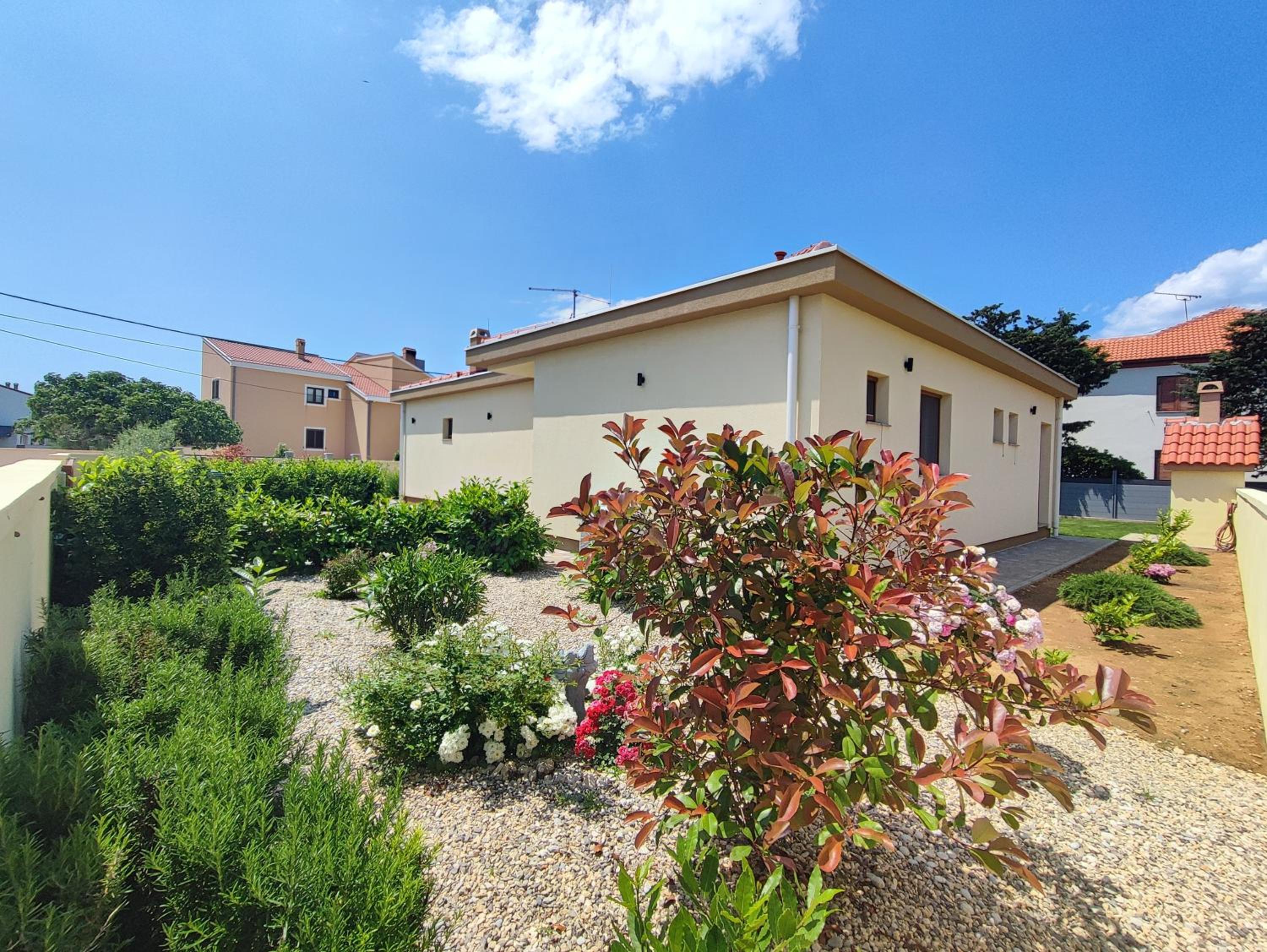 Villa Mattina, with heated pool and jacuzzi view 2