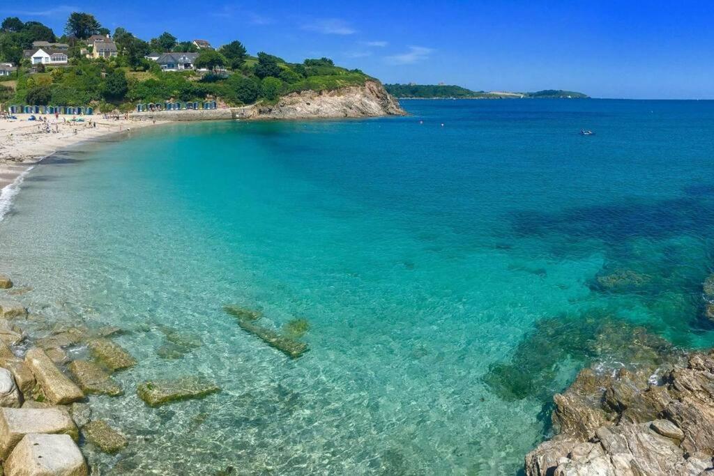 The Nest, Central Falmouth, 10 mins to the beaches and off street parking view 5