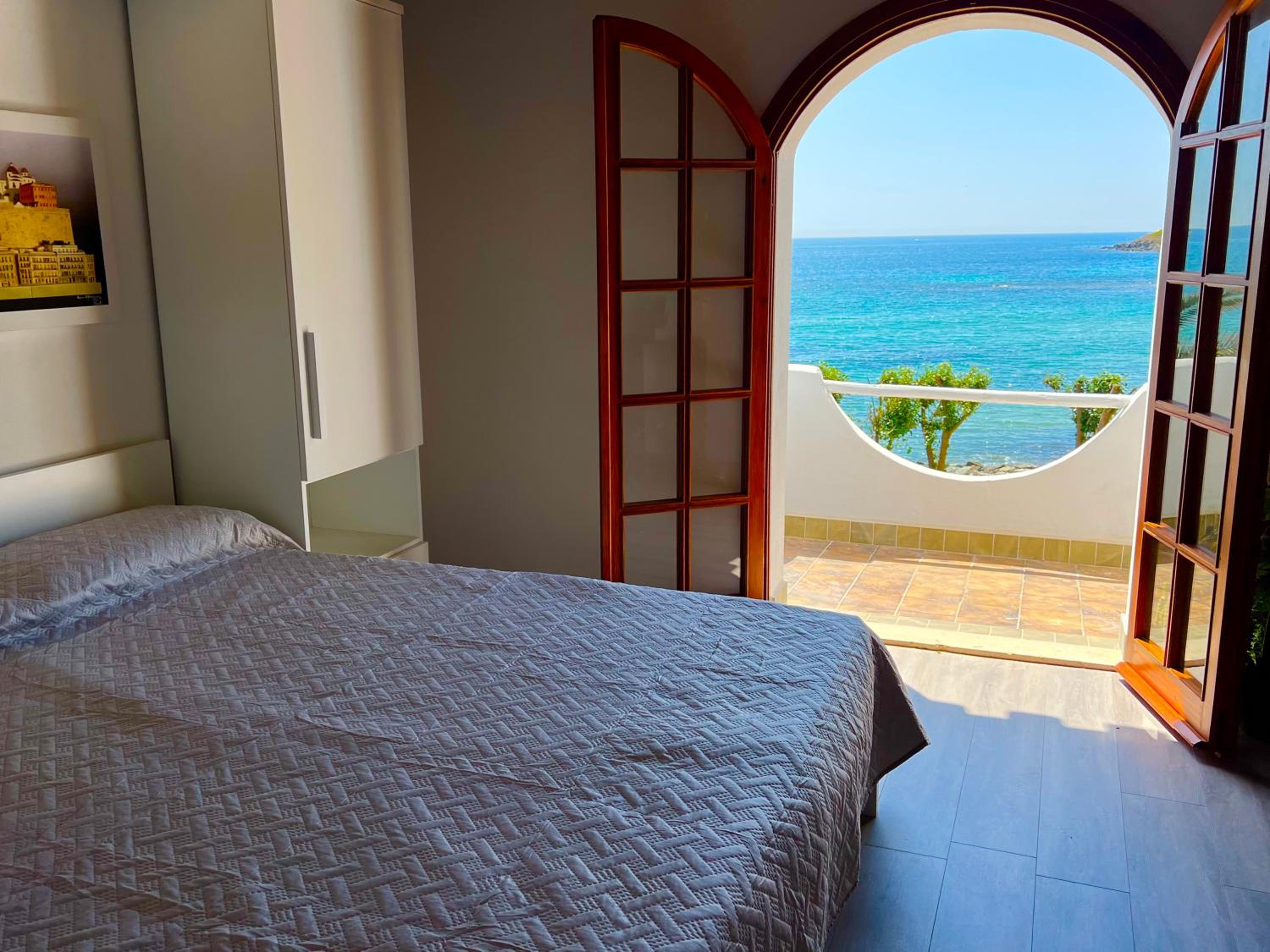 Casale fronte mare - villa with swimming pool in front of the beach