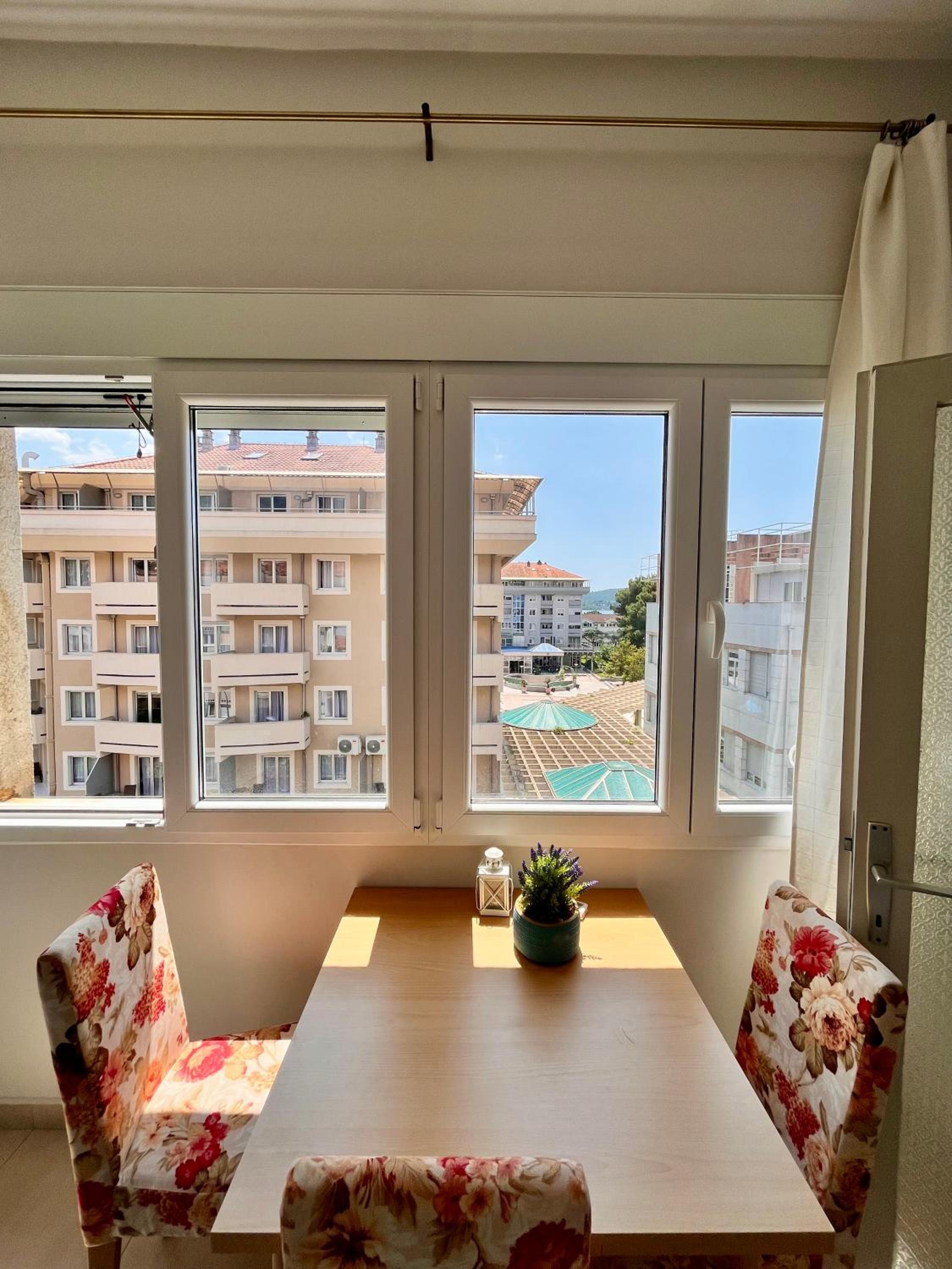 Mint Apartment