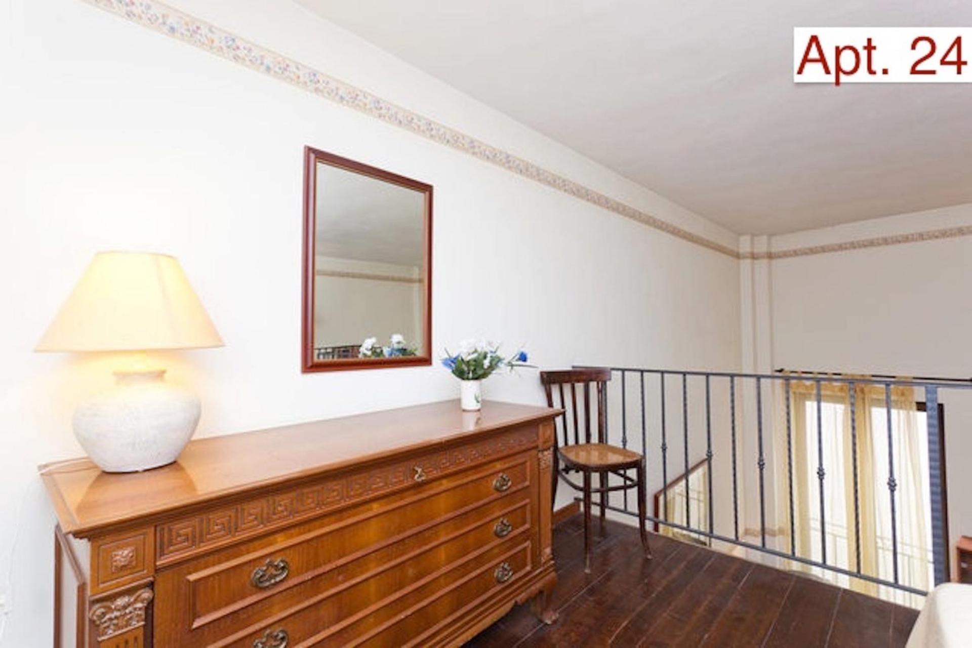 Charming Mezzanine Flat in Palermo Centre view 4