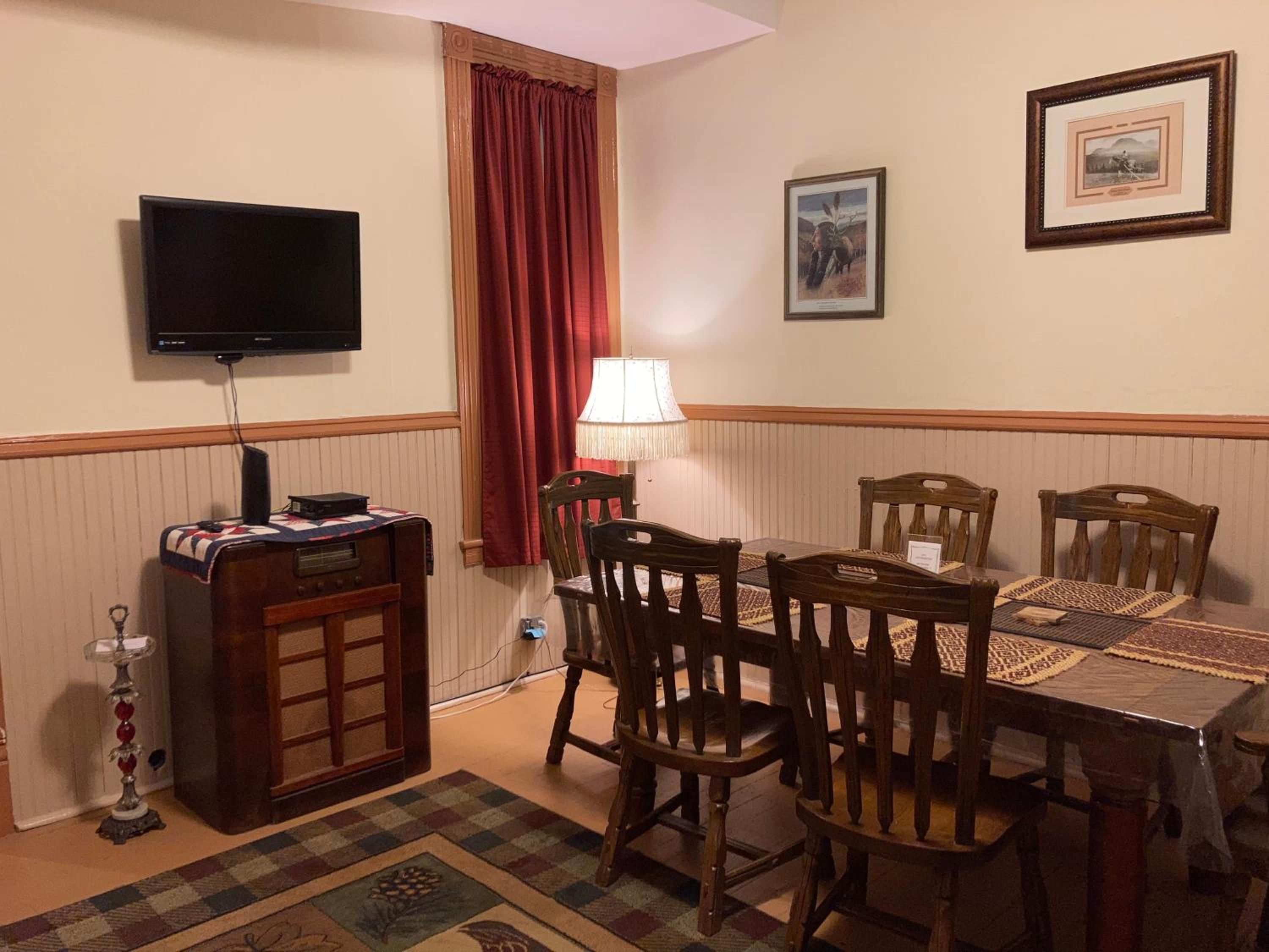 Buffalo Vacations - Historic Capitol Hotel Vacation Suites Downtown - Property Image 2