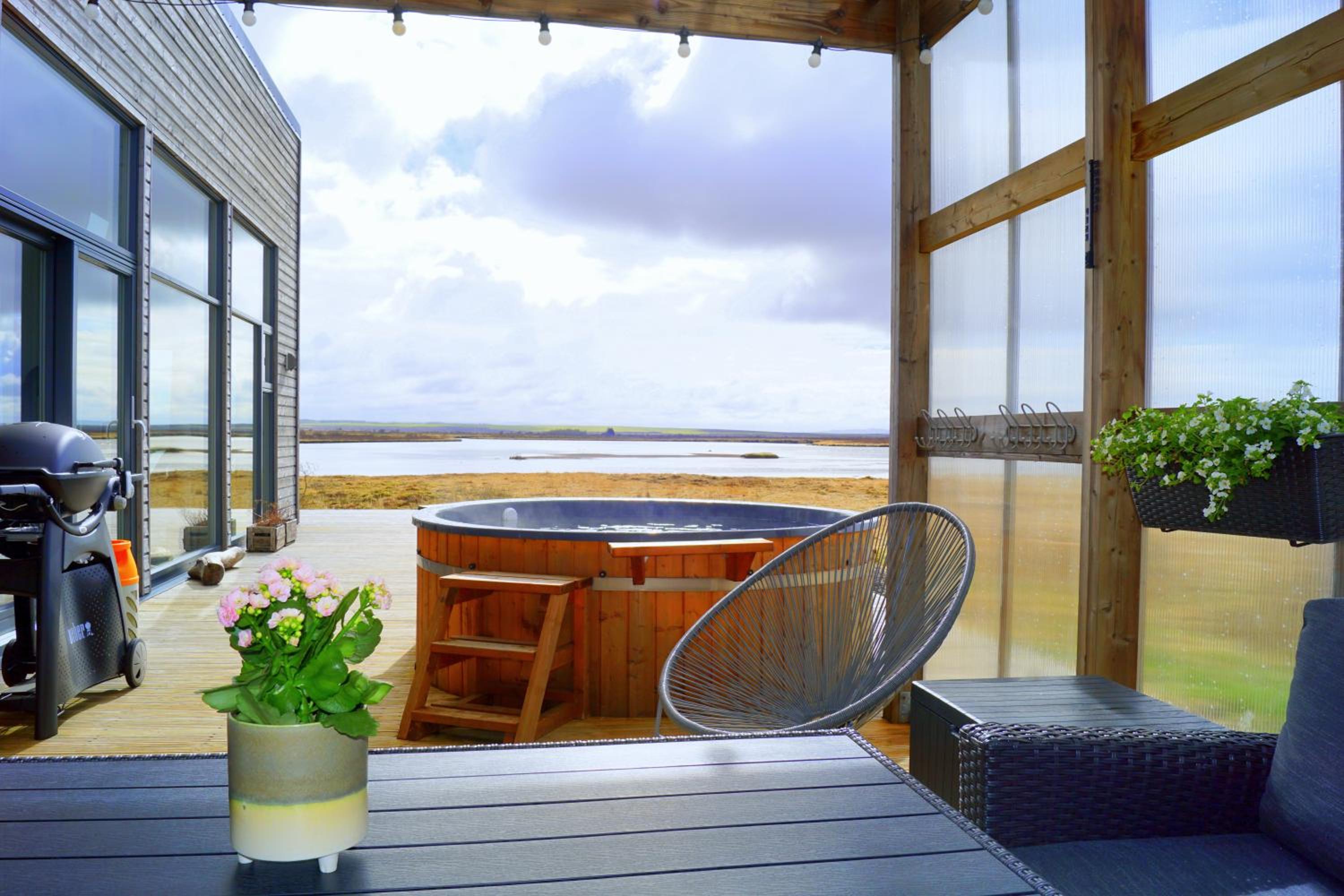Austurey - Lakefront Villa