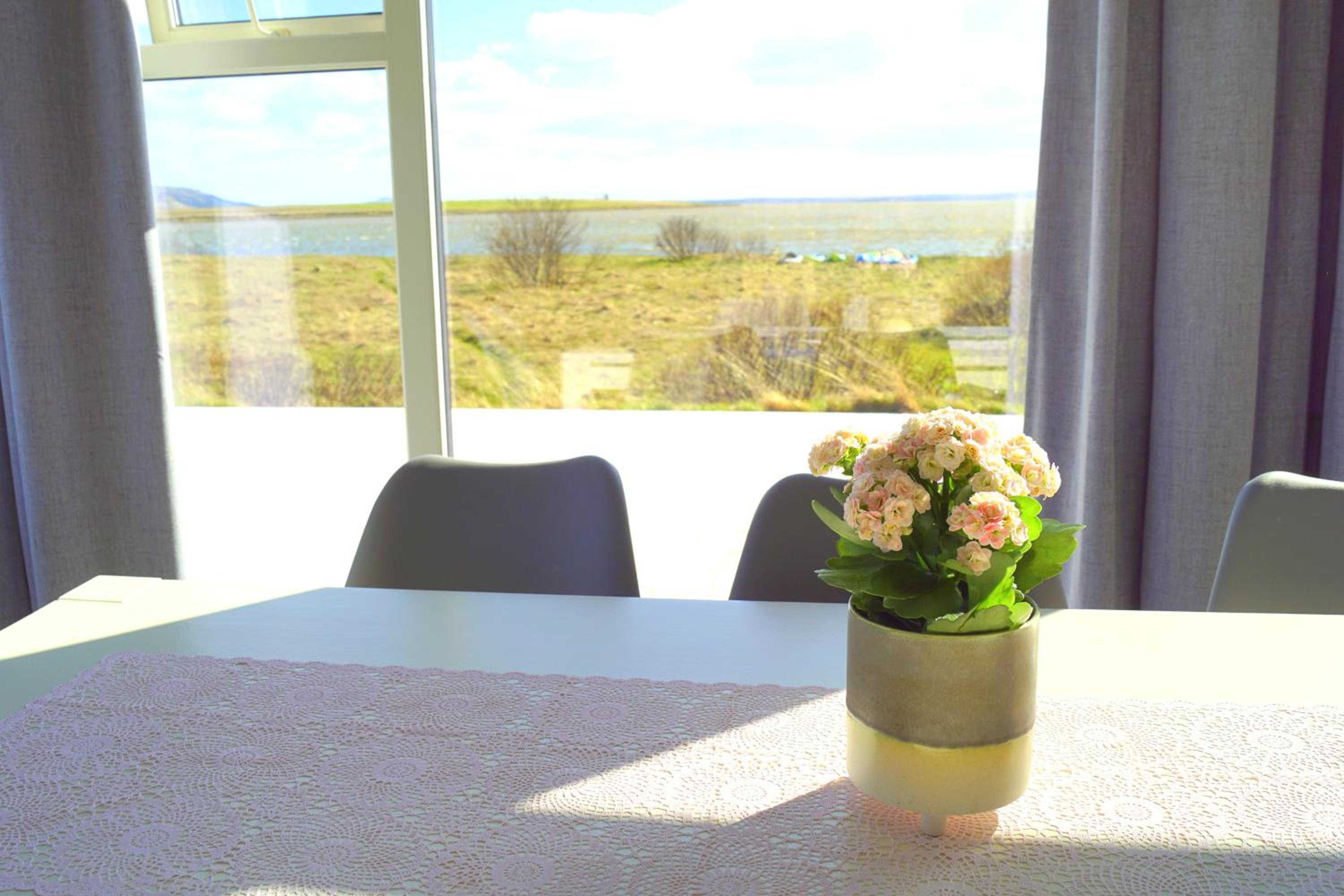 Austurey - Lakefront Villa