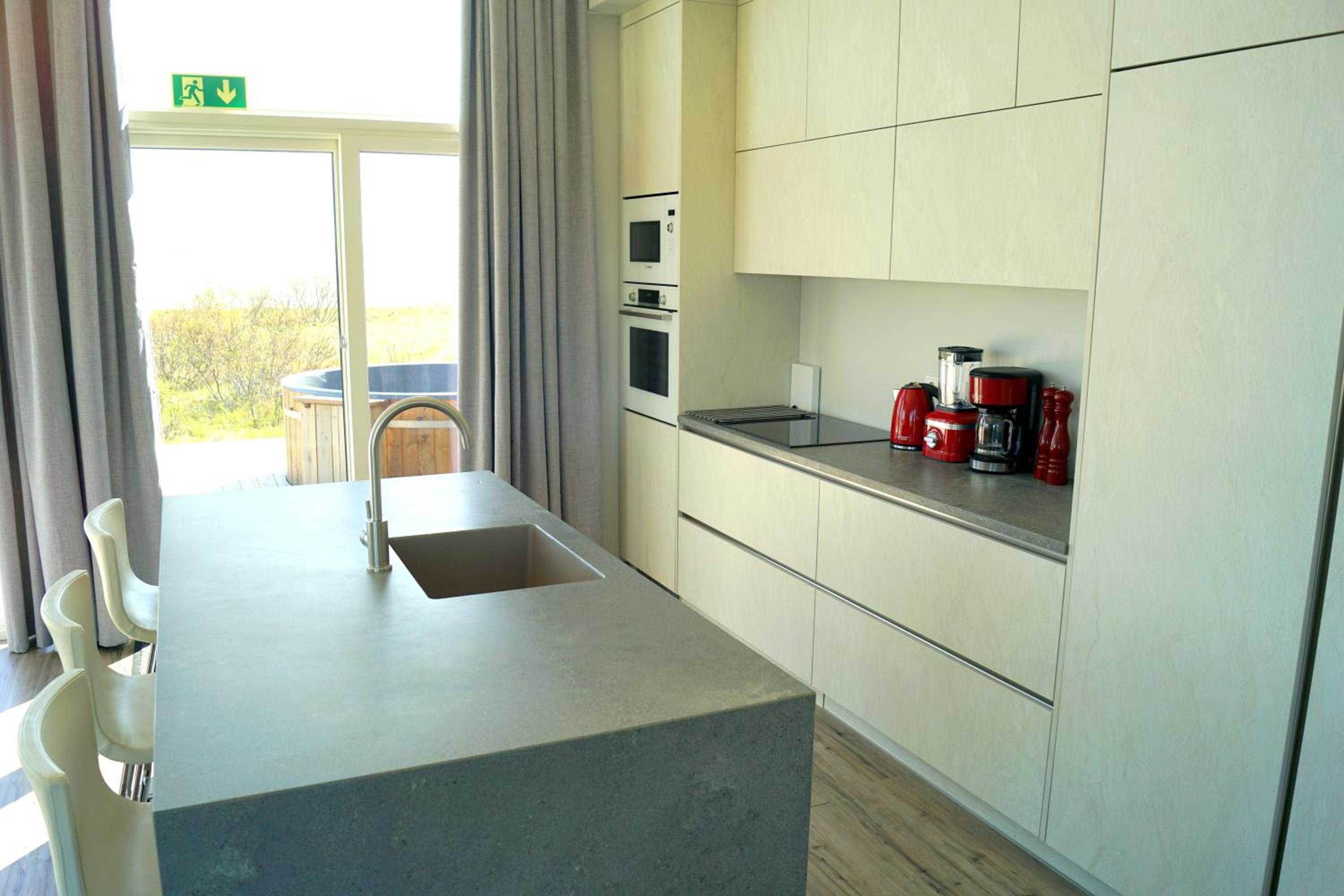 Austurey - Lakefront Villa