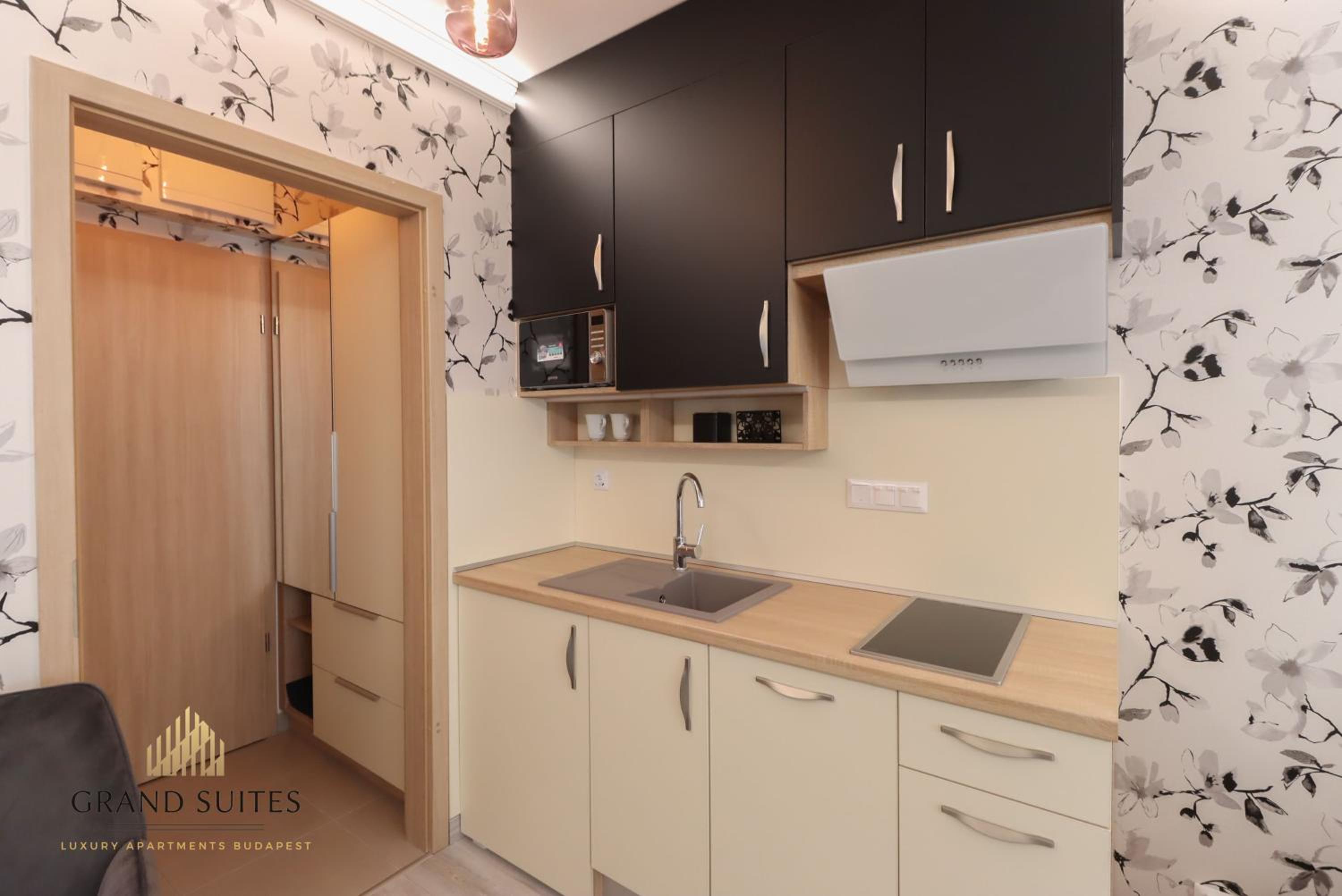 Grand Suites Central