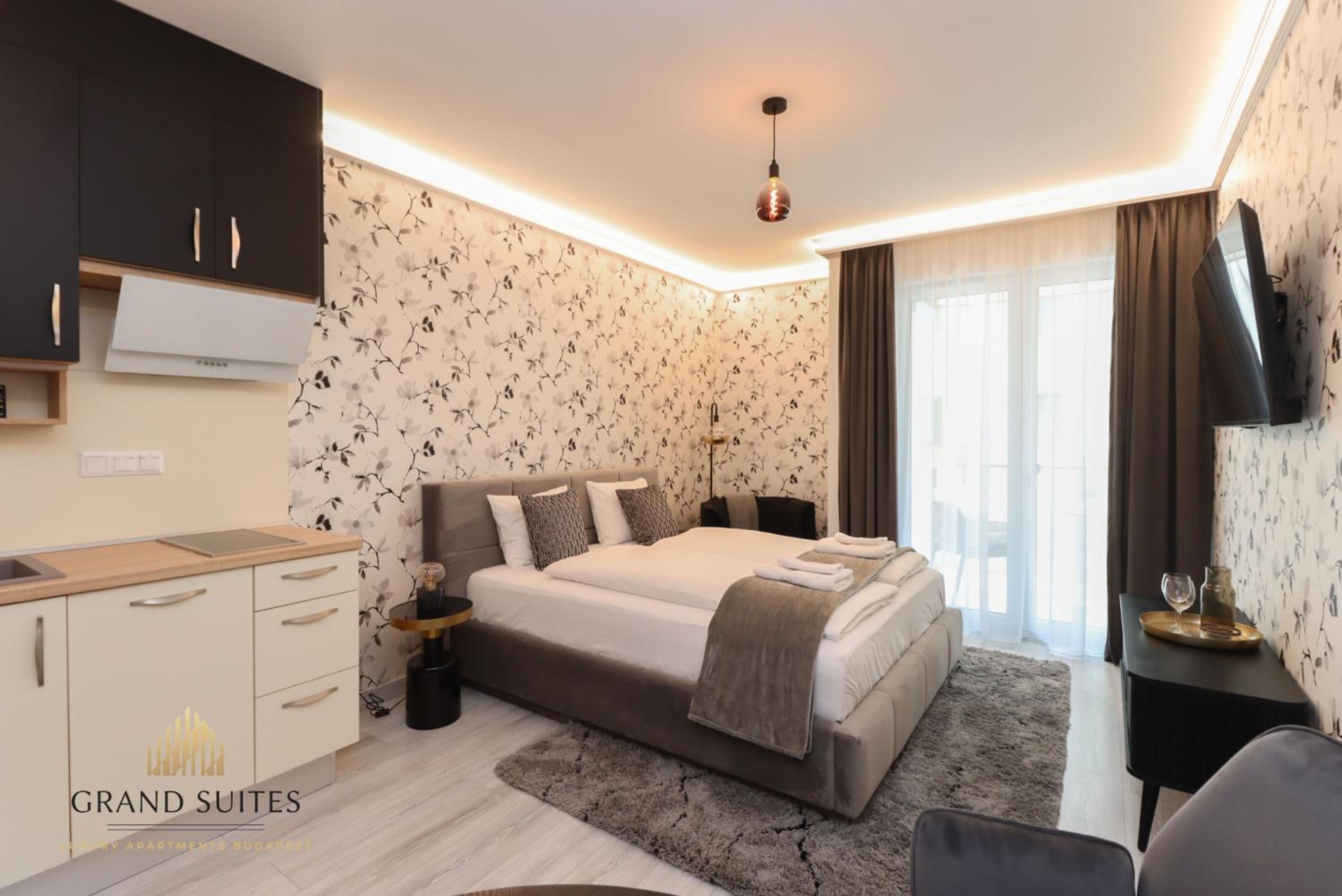 Grand Suites Central