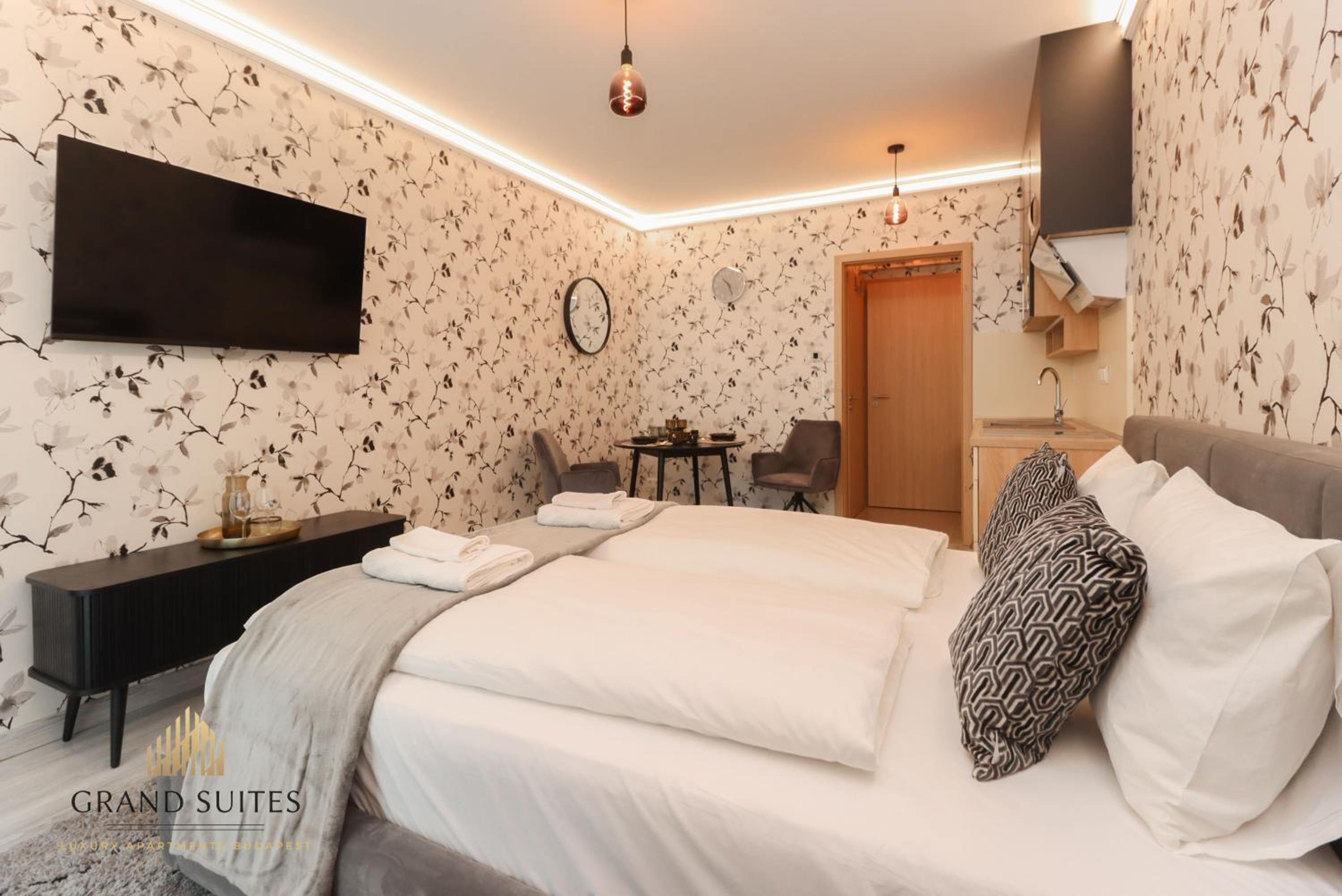 Grand Suites Central