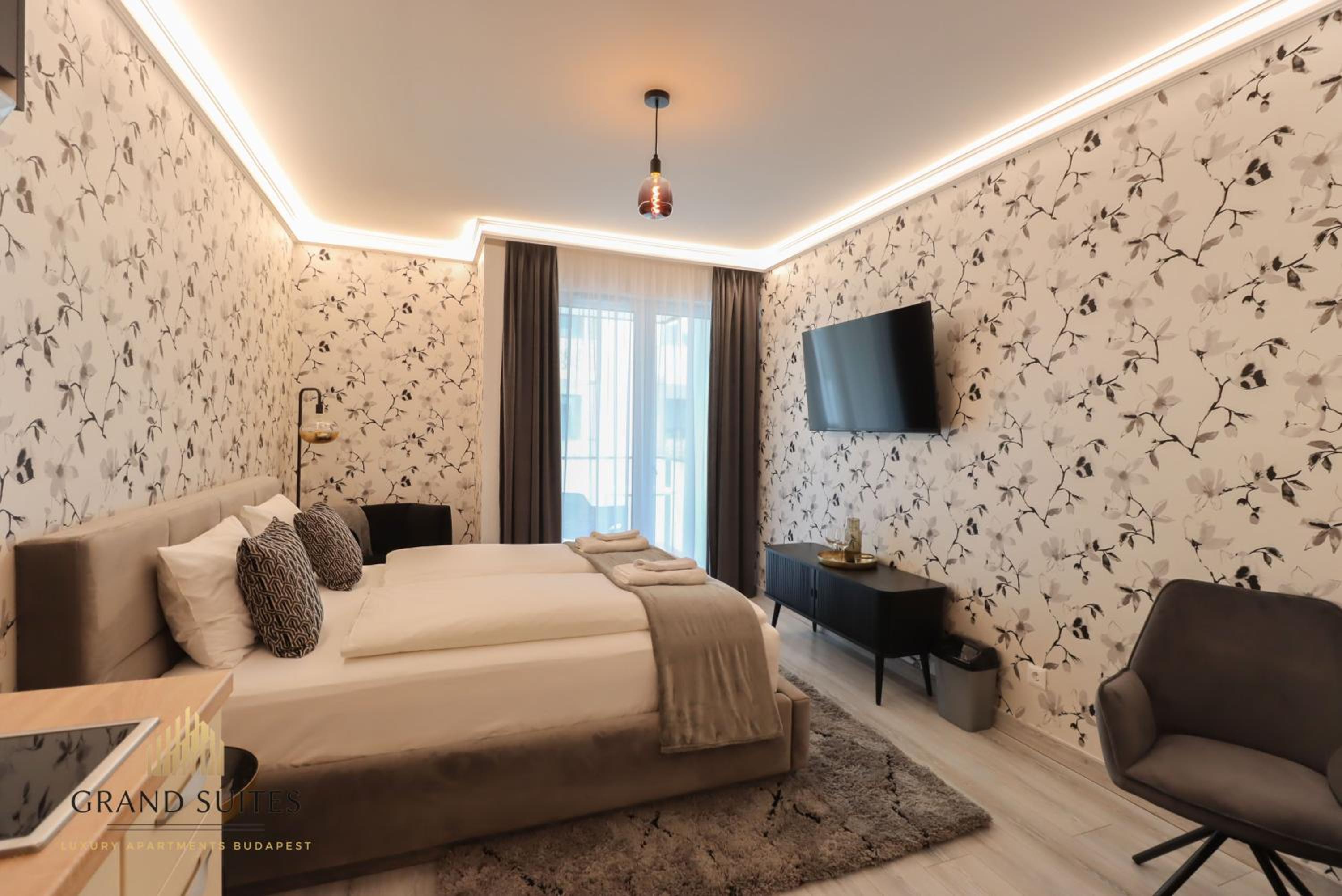 Grand Suites Central