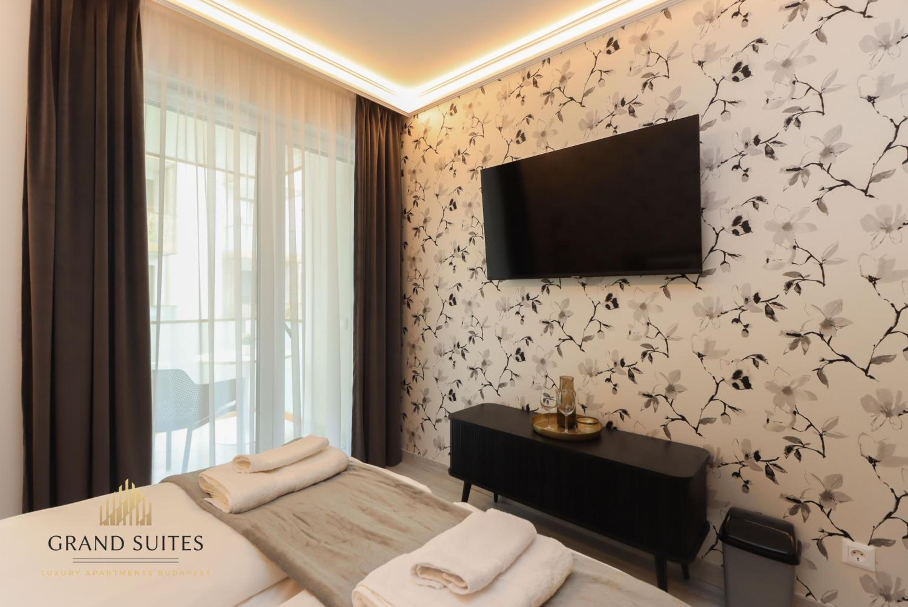 Grand Suites Central