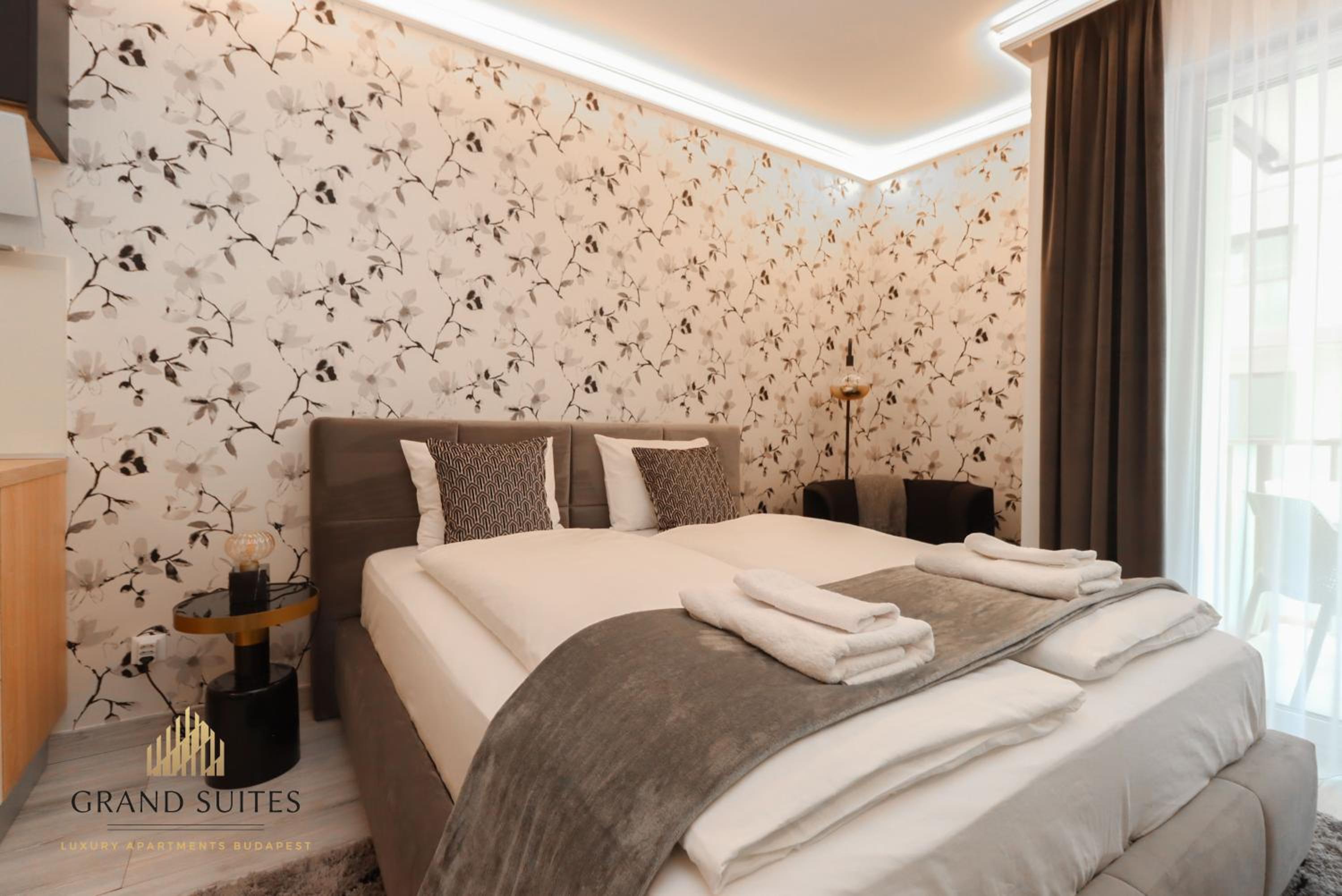 Grand Suites Central