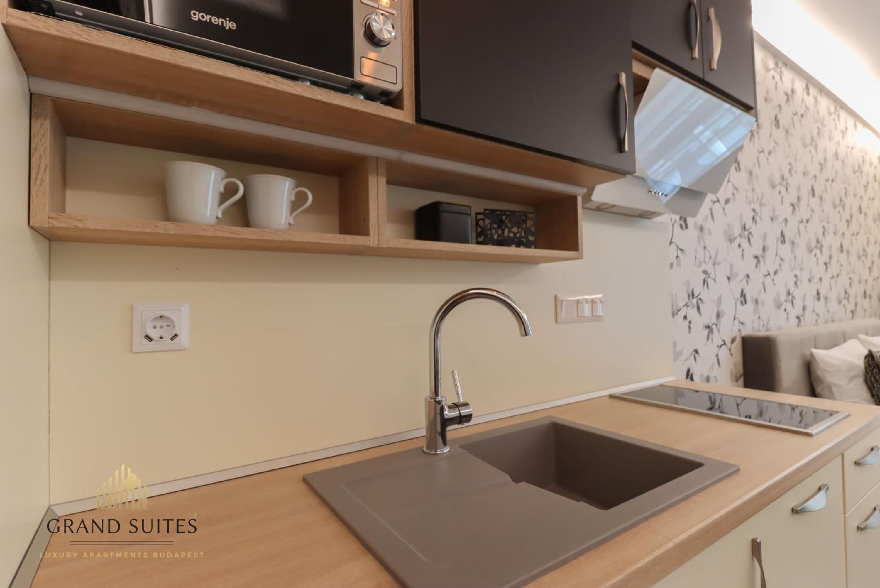 Grand Suites Central