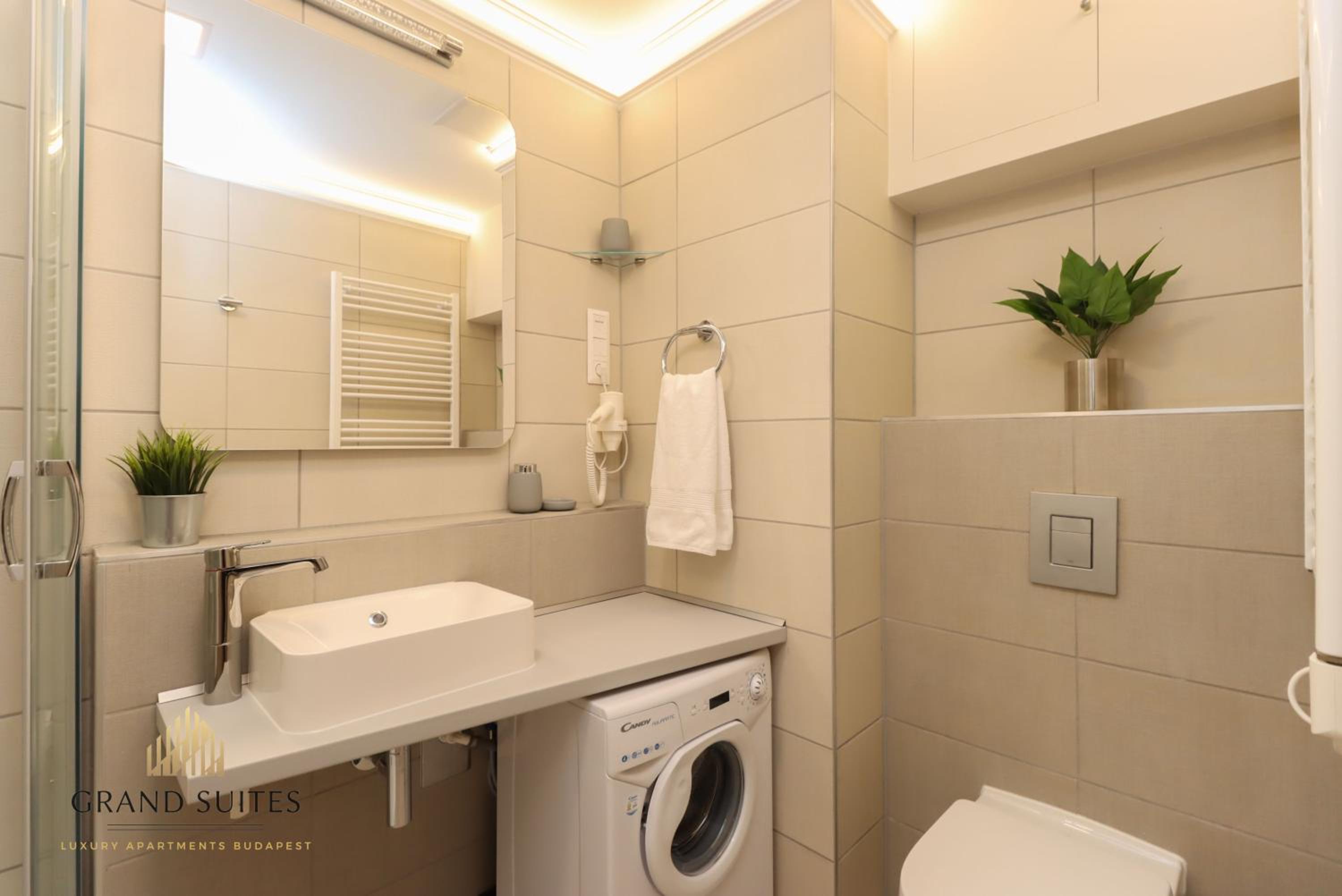 Grand Suites Central